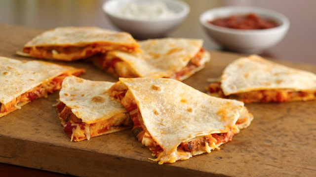 Quesadilla: Lelehan Keju dari Meksiko yang Mendunia